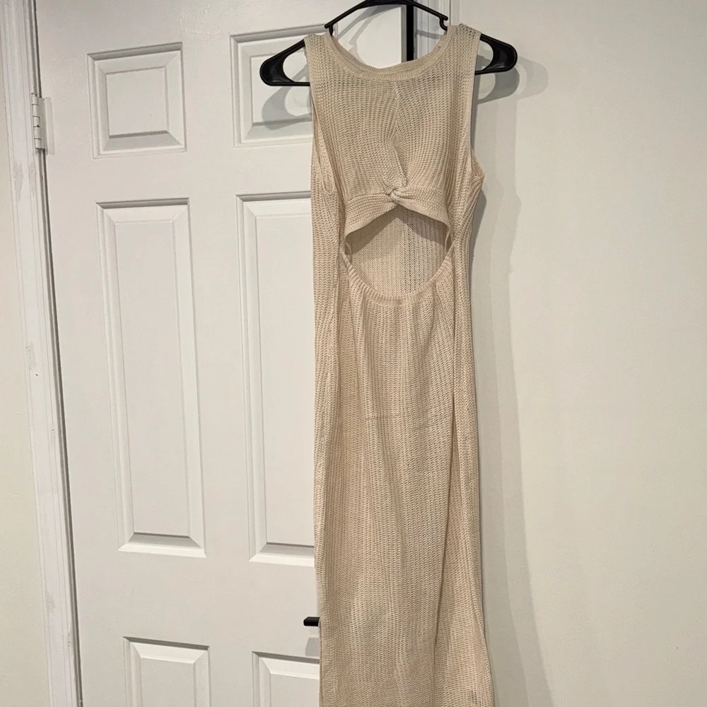 Elegant Cream Sleeveless swim coverup nwot - Picture 4 of 6